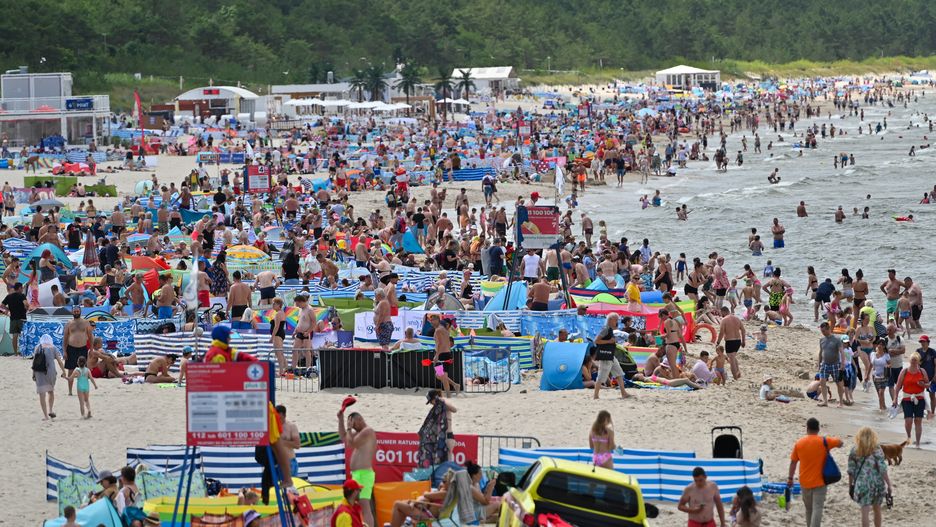 wypoczynek na pla�y
Mi�dzyzdroje, 06.07.2023 Wakacyjny wypoczynek na pla�y w Mi�dzyzdrojach, 6 bm. (mr) PAP/Marcin Bielecki
Marcin Bielecki
ba�tyckie, ba�tyk, morze, parawan, parawany, pla�a, pla�owanie, pla�owicze, ratownik, t�ok, t�um, urlop, wakacje, wopr, wypoczynek, polskie morze, turystyka, wczasowicze, wczasy