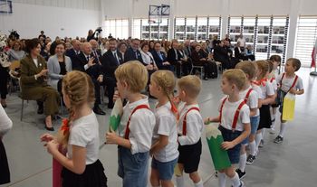 Pruszcz: 80-lecie SP nr 2. Pięknie i wzruszająco na jubileuszu
