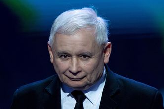 Miny Jarosława Kaczyńskiego na gali prawicowego tygodnika (FOTO)