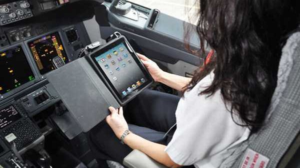 American Airlines nawiguje tabletem 1