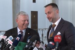 Konferencja PiS przerwana. Suski i Kowalski zagłuszeni