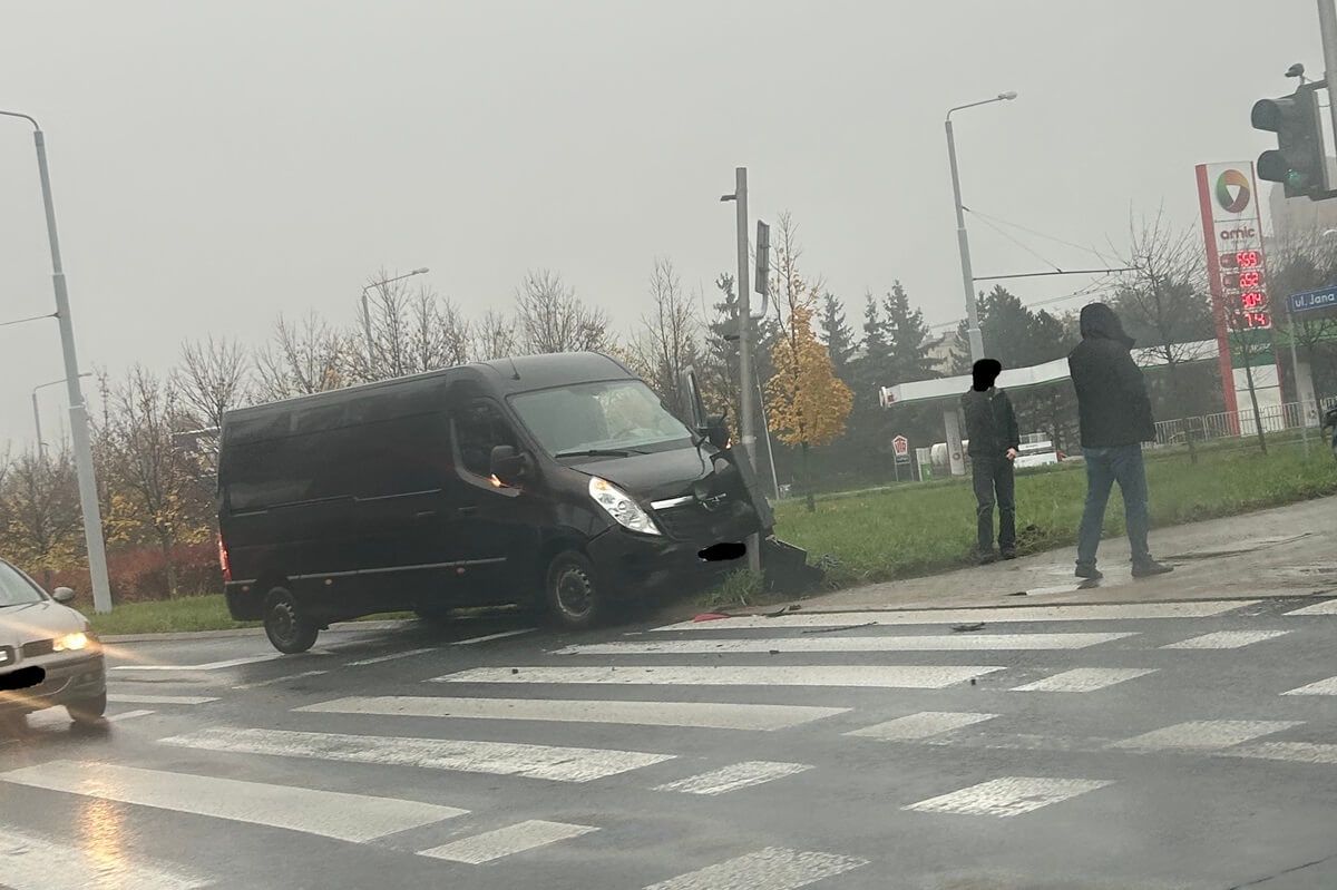 Zderzenie opla ze skodą na ul. Jana Pawła II w Lublinie