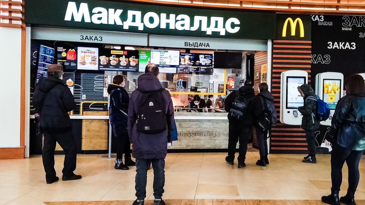 St. Petersburg Russia March 10, 2022 The McDonald's fast food restaurant, after the announcement of the closure of its network, is operating as usual. Editorial
St. Petersburg Russia March 10, 2022 The McDonald's fast food restaurant, after the announcement of the closure of its network, is operating as usual. Editorial
mcdonalds restaurant, mcdonald, mcdonalds in russia, fast food business, fast food, symbol, restaurant business, hamburger, american, fast, logotype, corporation, st. petersburg, big, person, menu, shop, russia, business, marketing, eatery, cafe, brand, restaurant, editorial, meal, sign, company, europa, service, lunch, urban, product, classic, emblem, advertising, retail, fresh, drink, city, mcdonalds restaurant, mcdonald, mcdonalds in russia, fast food business, fast food, symbol, restaurant business, hamburger, american, fast, logotype, corporation, st. petersburg, big, person, menu, shop, russia, business, marketing, eatery, cafe, brand, restaurant, editorial, meal, sign, company, europa, service, lunch, urban, product, classic, emblem, advertising, retail, fresh, drink, city