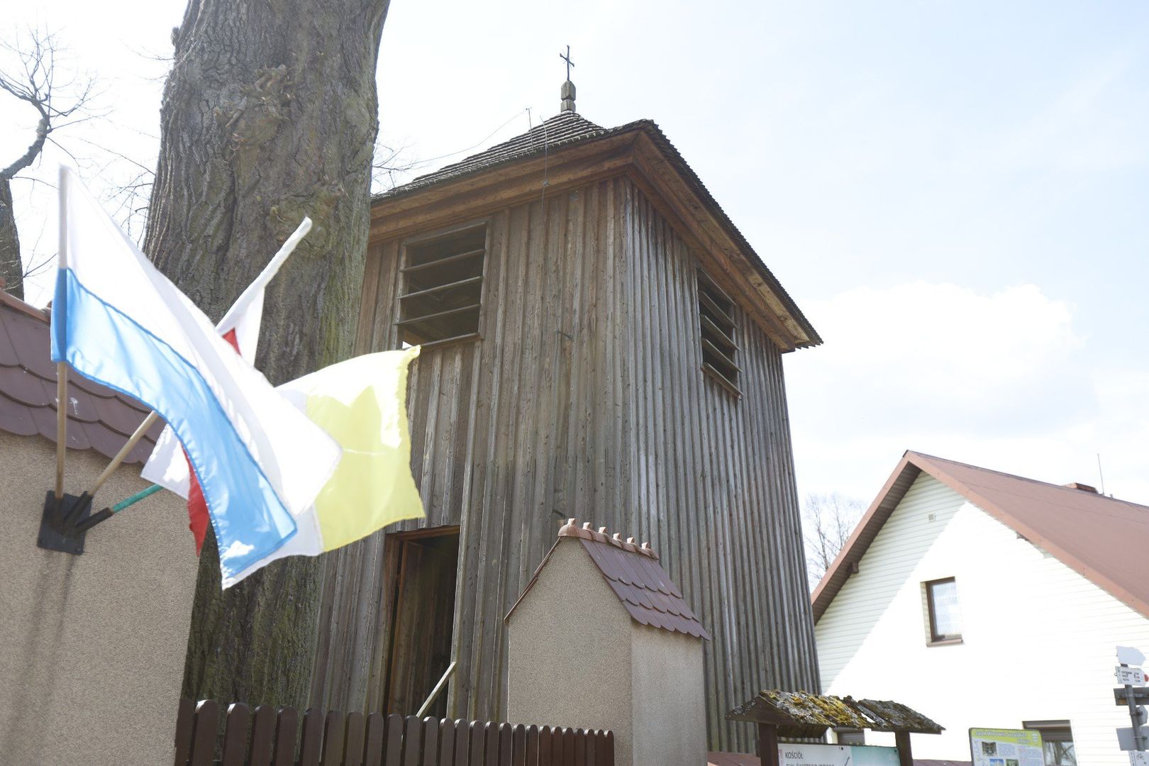 Drewniany kościół św. Idziego w Zrębicach