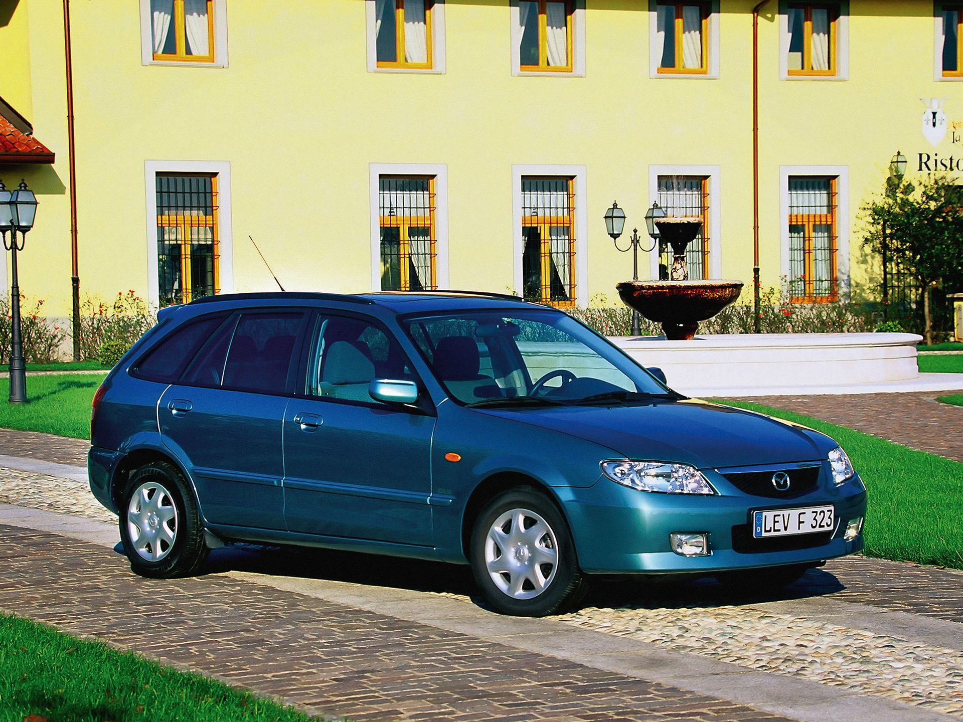 Mazda 323