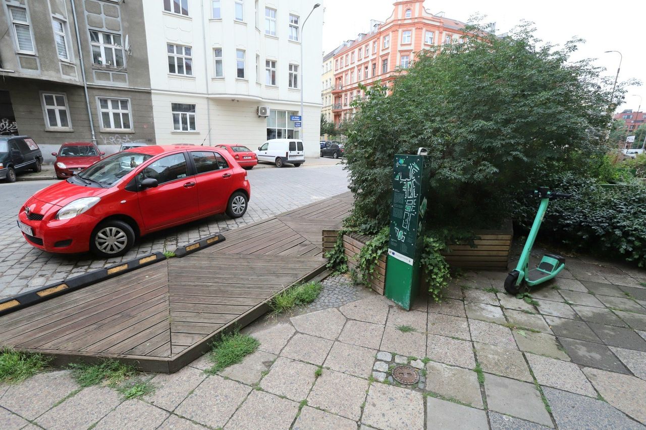 Wrocław: Zielone skrzynie na Daszyńskiego. Nie wszyscy oceniają je źle