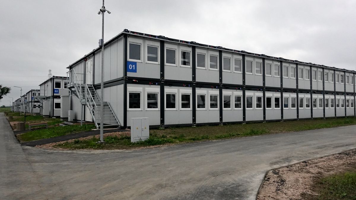 Miasteczko kontenerowe Orlenu w Starej Białej