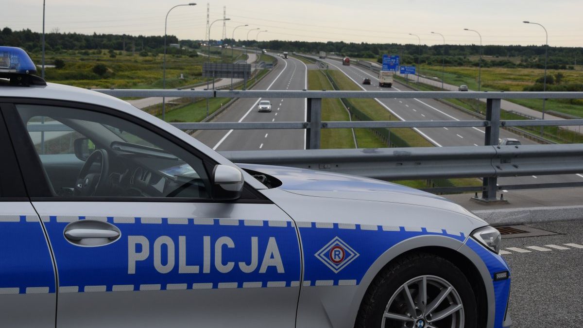 Do sprawdzania odstępu służą laserowe mierniki. W 2021 r. w Poznaniu jednego dnia wystawiono tak 50 mandatów