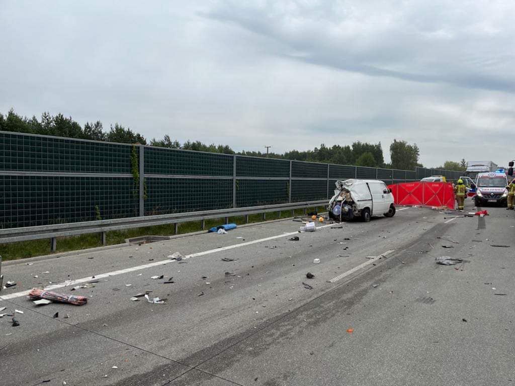 Pół auta skasowane. Śmiertelny wypadek na S7