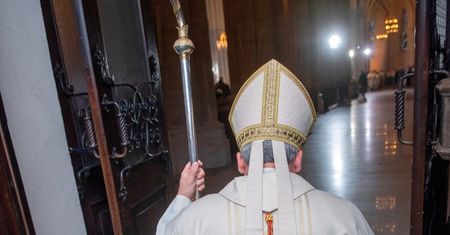 Koronawirus. Na bierzmowaniu tłum ludzi. Ksiądz: młodzi się tak garnęli