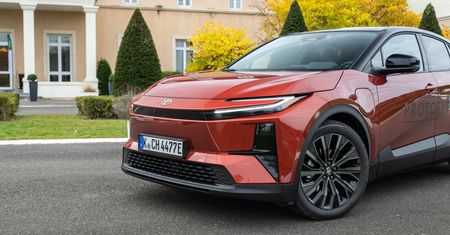 Elektryczna Toyota C-HR+ wjeżdża do salonów. Znamy ceny