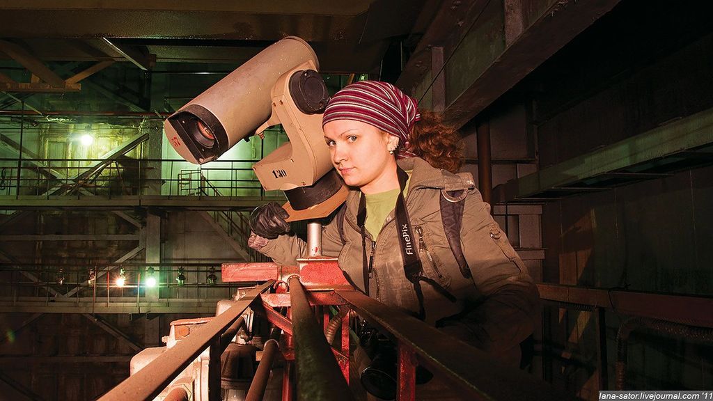 Dziewczyna, która wkradła się do rosyjskiej fabryki rakiet 11