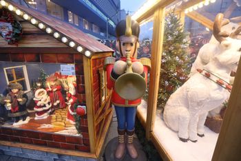 Katowice: Pierwszy dzień Jarmarku Bożonarodzeniowego na rynku