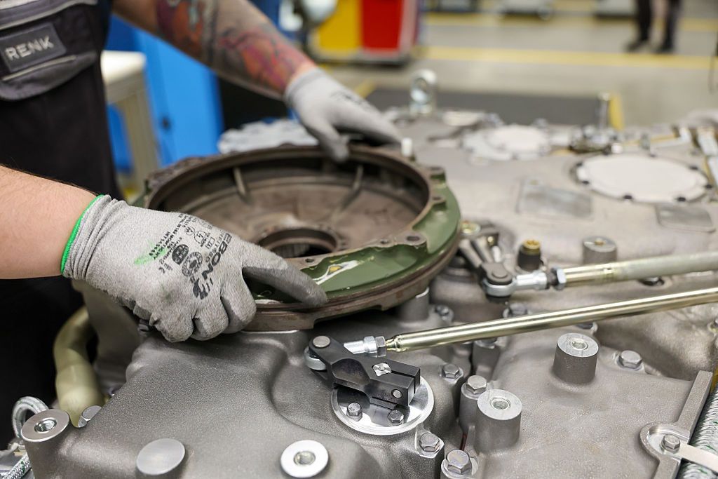 Firmy przemysłowe toną w długach. Ubywa miejsc pracy. Ponad 1 mld zł zaległości