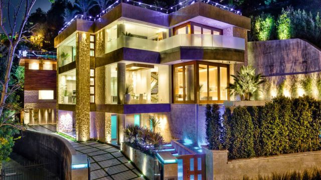 Piękny, nowoczesny dom czy świecąca świątynia kiczu? 1