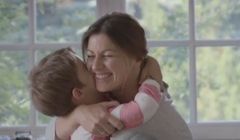 Nauka bycia mamą w reklamach Dicofloru (wideo)