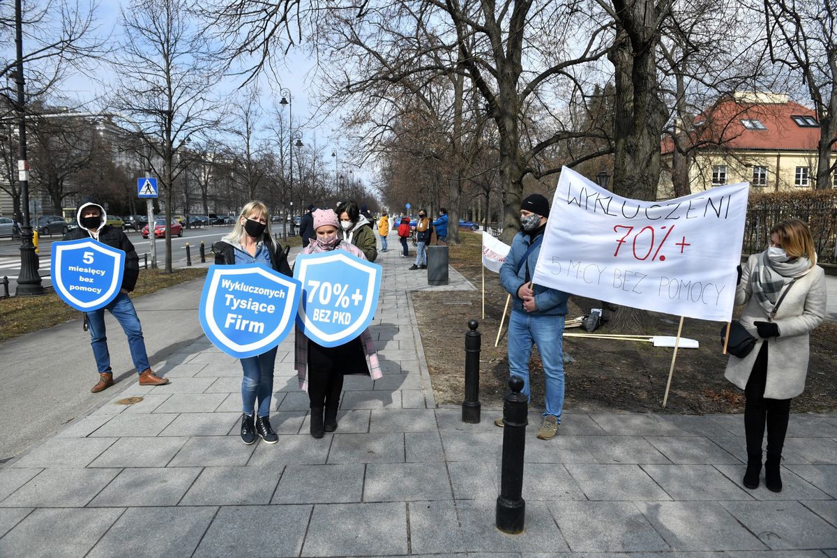 Warszawa. Protest przedsiębiorców przed kancelarią premiera