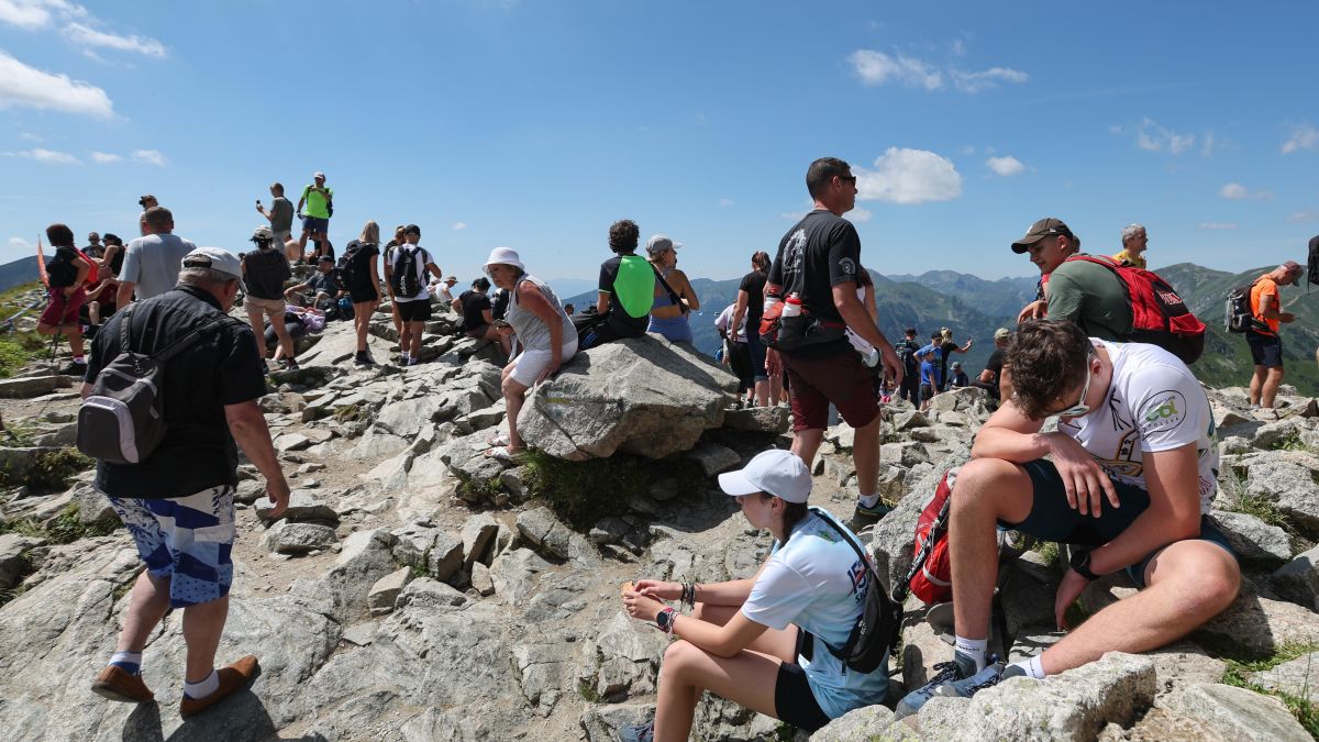 Półmetek wakacji w Zakopanem. Turyści szturmują wysokogórskie szlaki