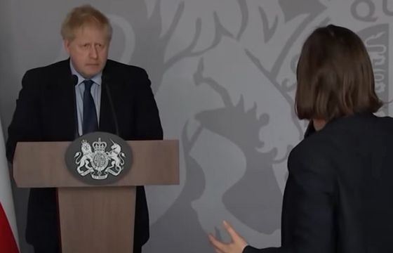 Ukraińska działaczka do Borisa Johnsona: boi się pan przyjechać do Kijowa, to w ukraińskie dzieci trafia uderzenie wojny