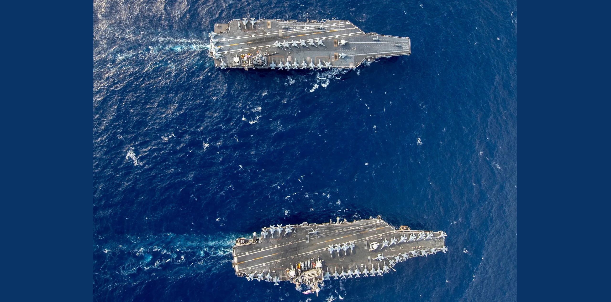 Na górze USS Gerald R. Ford, na dole USS Nimitz