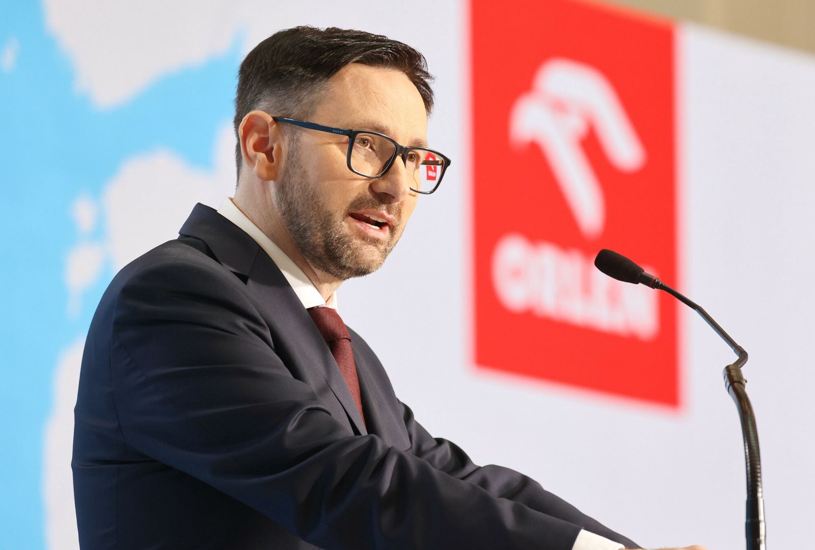 Konferencja prasowa Daniela Obajtka nt. nowej inwestycji OrlenuFot. Piotr Mol?cki/East News, Warszawa, 20.11.2023. Konferencja prasowa Orlenu dotyczac? nowej inwestycji zagranicznej koncernu - PGNiG Upstream Norway z Grupy Orlen przejal spolke wydobywcz? KUFPEC Norway.
N/z: prezes PKN Orlen Daniel Obajtek.Piotr Molecki