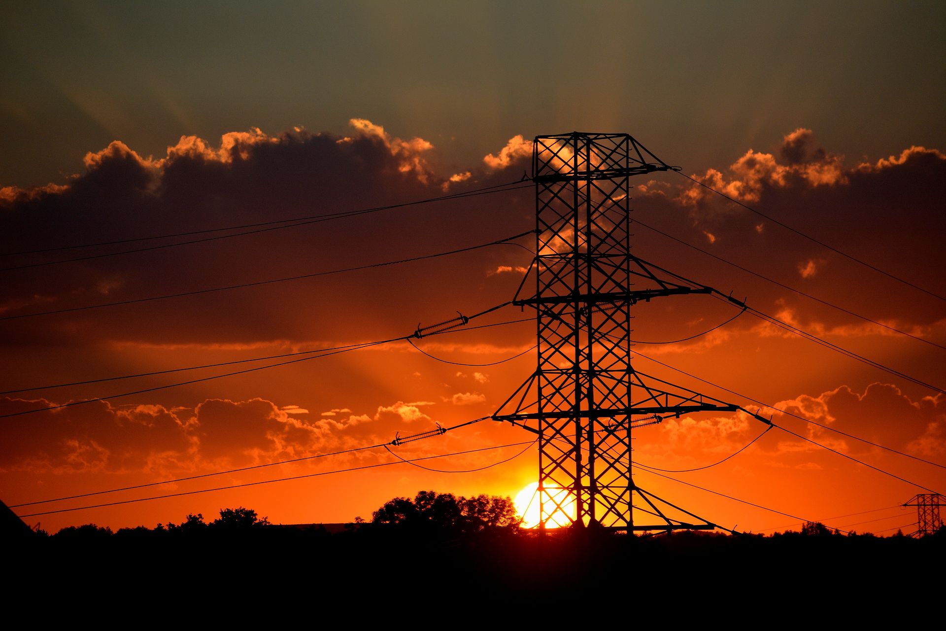 PSE uruchamiają mechanizm alarmowy – system energetyczny pod presją wieczorami