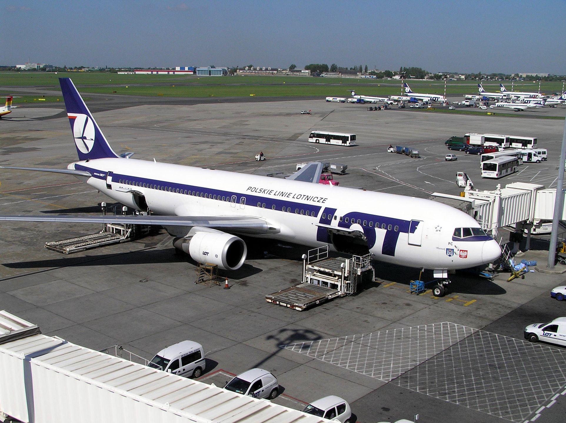Boeing 767, który lądował w Warszawie bez podwozia