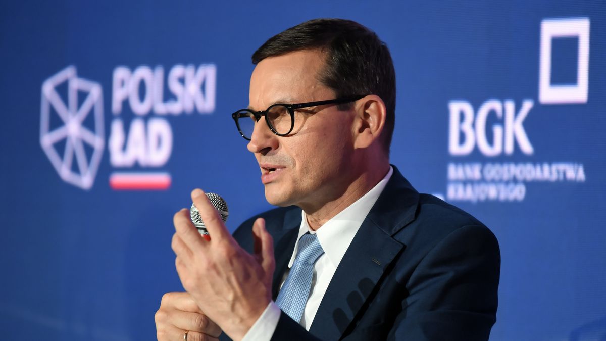 Gdynia, 26.08.2021. Premier RP Mateusz Morawiecki podczas panelu 'Polski Ład dla samorządów' w ramach IV edycji Forum Wizja Rozwoju, 26 bm. w Gdyni. Forum w założeniu organizatorów ma być miejscem spotkań i merytorycznej dyskusji o perspektywach i kierunkach rozwoju polskiej gospodarki. (sko) PAP/Adam Warżawa