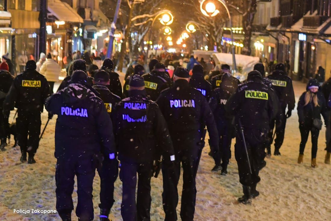 „Głupie i nieodpowiedzialne zachowanie”. Minister Niedzielski ostrzega przed zaostrzeniem restrykcji