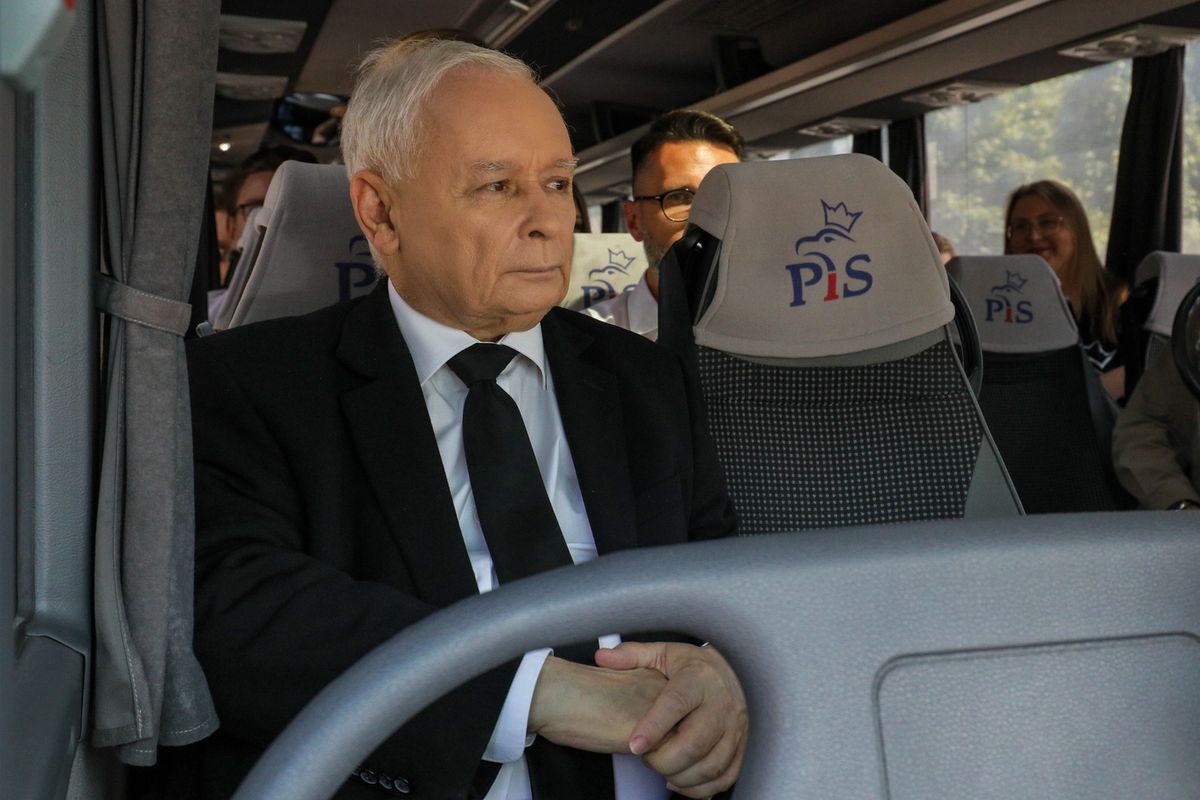 Jarosław Kaczyński w drodze na spotkanie w Pułtusku