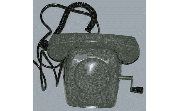 Telefon z prądnicą (Fot. Wikimedia Commons)