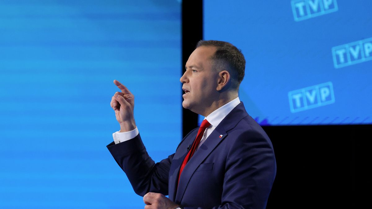 Warszawa, 23.05.2025. Wybory Prezydenta RP 2025 - kampania przed II turą. Kandydat Komitetu Obywatelskiego, popierany przez PiS prezes IPN Karol Nawrocki na debacie przed II turą wyborow prezydenta RP, transmitowanej przez trzy ogólnopolskie stacje ? TVP, TVN i Polsat, w Warszawie, 23 bm. (ad) PAP/Paweł Supernak