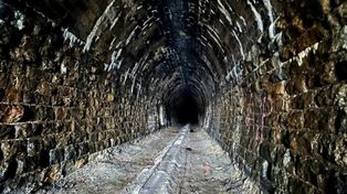 Dolnośląskie: Tunel kolejowy pod Przełęczą Kowarską. Samorząd planuje remonty