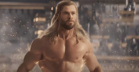 Chris Hemsworth żałuje roli w hitowej serii. "Dałem się wciągnąć w wariactwo"