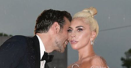 Lady Gaga ma NOWEGO CHŁOPAKA? Została przyłapana na czułościach w restauracji... (FOTO)
