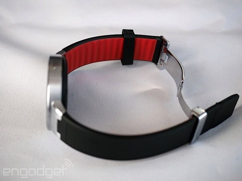 W skrócie: Xperia Z4, niedrogi zegarek Alcatela z okrągłym ekranem i LG G Watch R na wideo 11