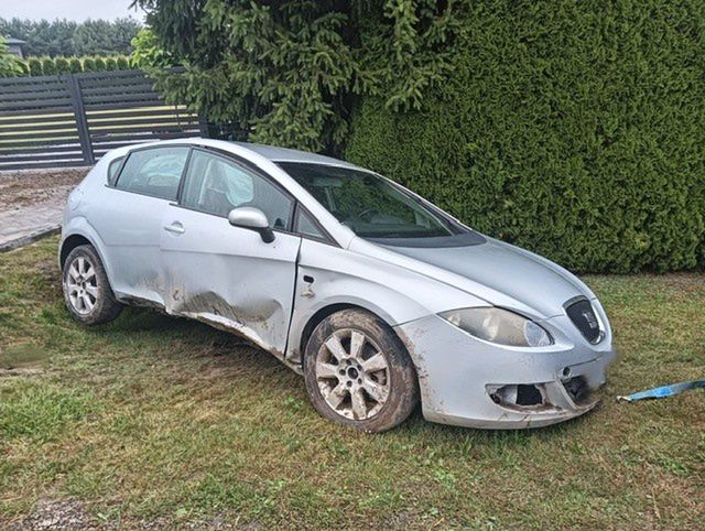 19-latek stracił panowanie nad autem. Dwóch nastolatków w szpitalu (zdjęcia)