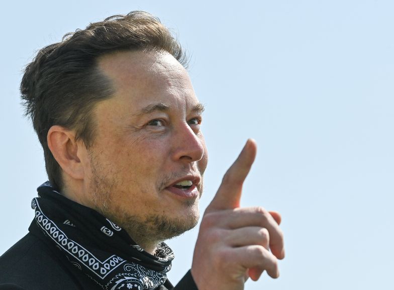 Elon Musk zmodyfikował oprogramowanie internetu satelitarnego Starlink, by pobierał mniej prądu