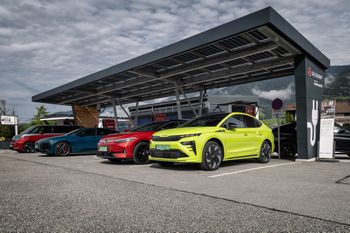 Eksperci podsumowują sprzedaż aut elektrycznych w Polsce w 2025. Był rekord, ale jest też drugie dno