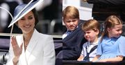 Księżna Kate po raz drugi w TEJ SAMEJ SUKIENCE olśniewa w karocy z dziećmi podczas platynowego jubileuszu królowej Elżbiety II (ZDJĘCIA)