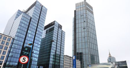 Syn byłego polityka i była redaktorka modowa w zarządzie spółki związanej z NCBiR. Mają 250 mln zł w budżecie