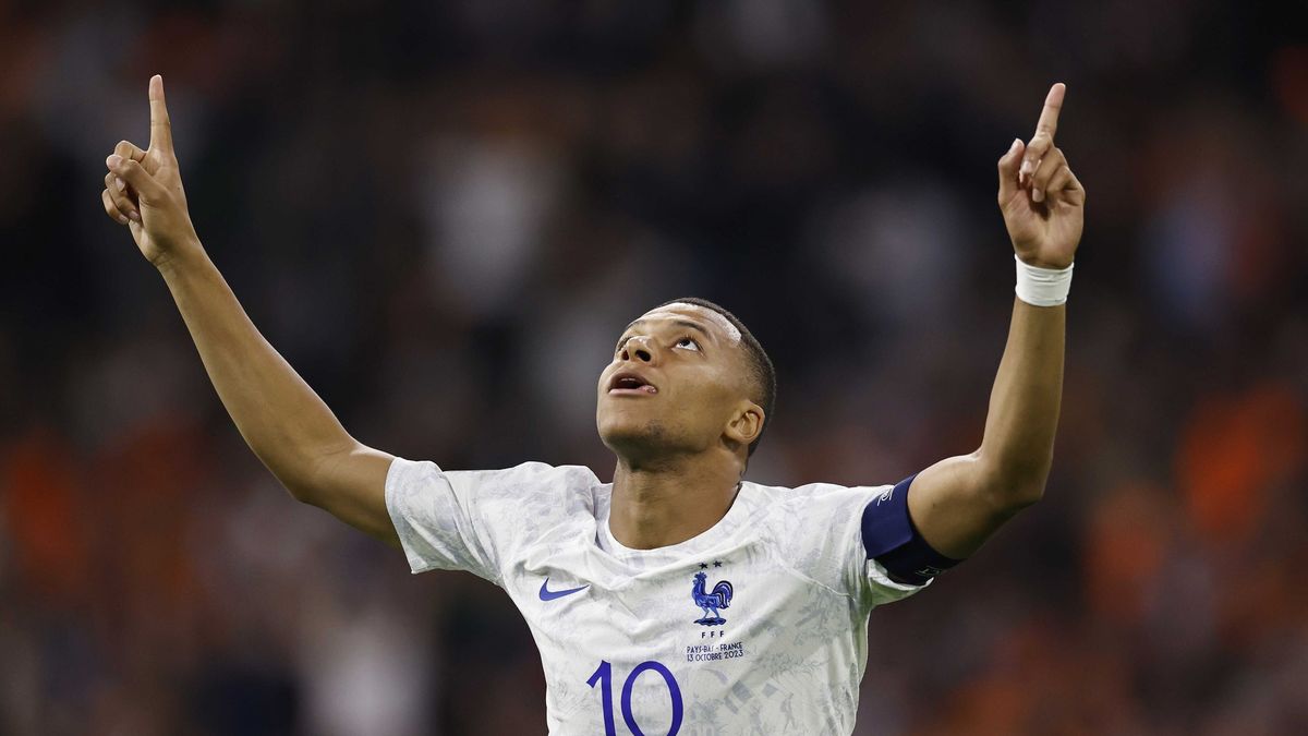 Kylian Mbappé po zdobyciu bramki w piątkowym meczu z Holandią. 