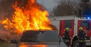 Tragiczny wypadek w Woli Michowej. Motocykl i osobówka stanęły w płomieniach