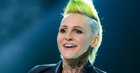 Agnieszka Chylińska wyśmiewa medialne doniesienia o wyjeździe z mężem na Florydę, a jej menadżerka przypomina: "On ci NIGDY NIC NIE ZAFUNDOWAŁ"