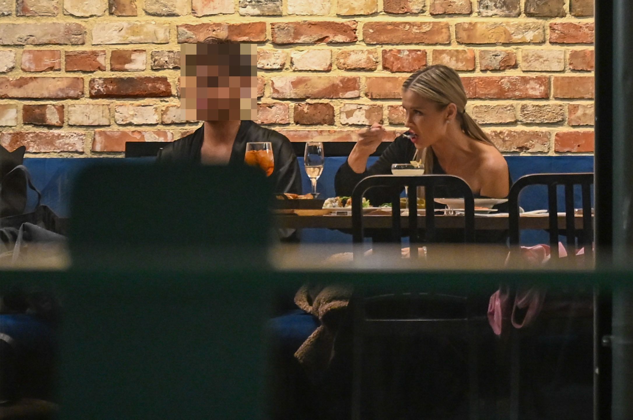 Joanna Krupa w knajpie po finale "Top Model"