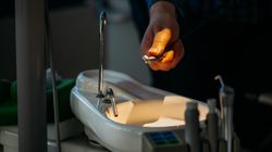 Wyrywał te same zęby po kilka razy. 3883 oszustw stomatologa