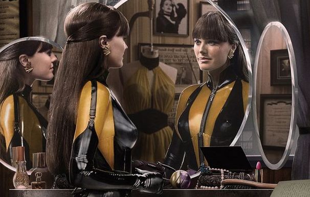 niezłe wideo: Silk Spectre jako eksponat