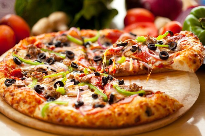 Zdjęcie Pizza pochodzi z serwisu Shutterstock