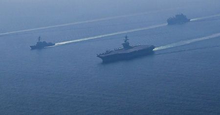 Iran o uderzeniu w amerykański lotniskowiec. "Atak czterema rakietami"
