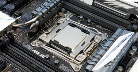 Procesory Intel Skylake X zaoferują nawet 12 rdzeni - znamy datę premiery